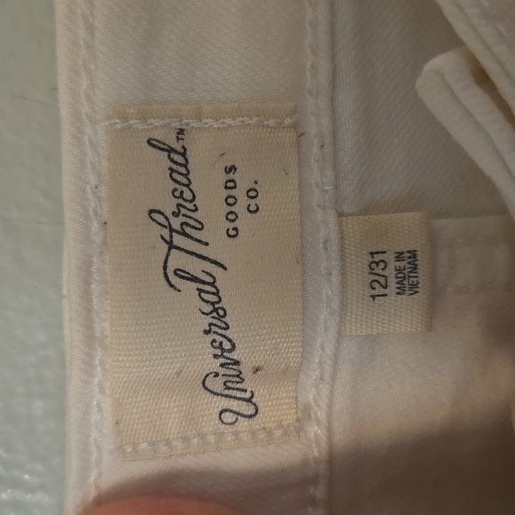 Universal Thread | White Cutoff High Rise Midi Shorts Size 12/31 - Picture 6 of 8